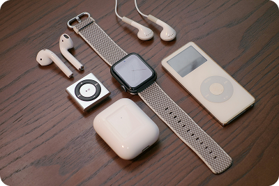 cartoons-plural-9Lq6zamip3U-unsplash 1